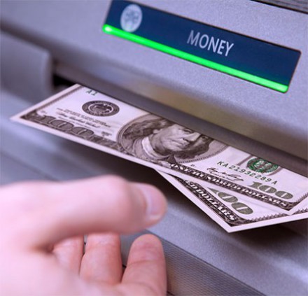  Platba kartou či výber hotovosti z bankomatu v zahraničí?