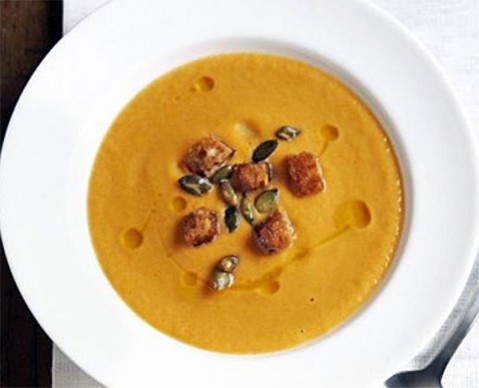 Polievka z tekvice hokkaido s pečenými jadierkami